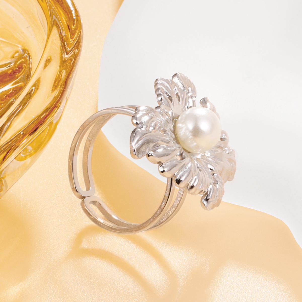 Elegant Retro Flower Stainless Steel Ring for Women with Adjustable Faux Pearl