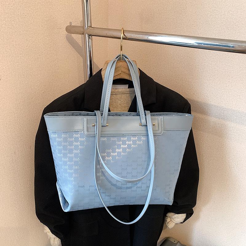 

Stylish large-capacity portable commuter underarm bag women s 2025 new simple tote bag premium texture shoulder bag синий