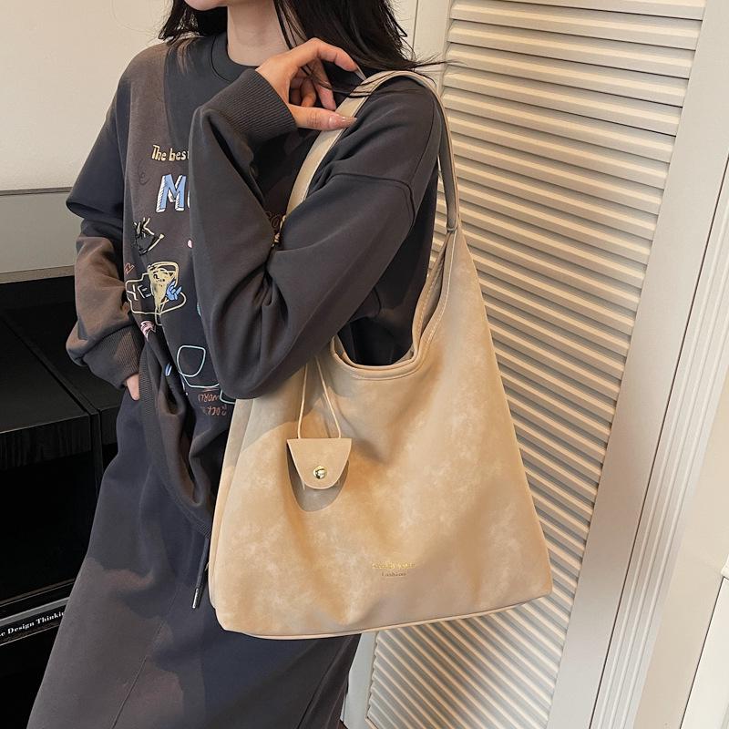2025 Autumn/Winter Versatile Work Commute Shoulder Bag & Trendy Underarm Bucket Handbag