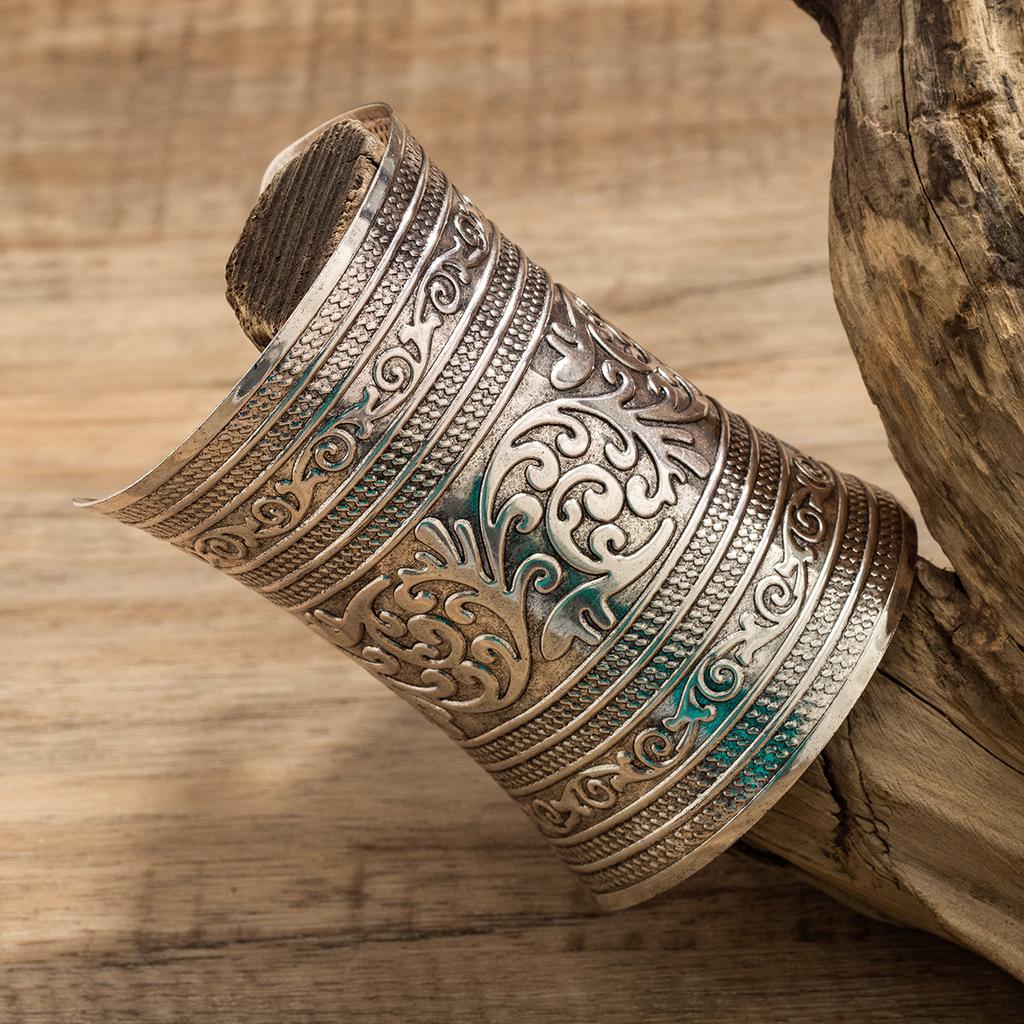 European Punk Style Large Wide Women'S Open Engraved Pattern Bracelet, Simple Adjustable Coil Personalized Bracelet