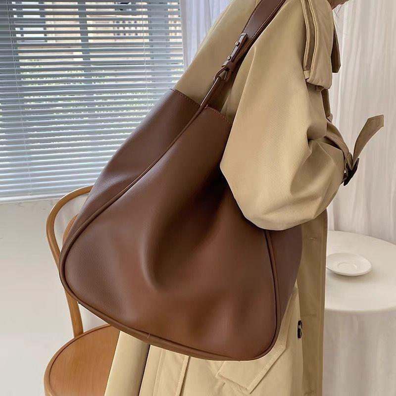 Large Capacity Women's Fashionable Retro Work Commuter Tote Bag Niche Shoulder Underarm Bag Versatile