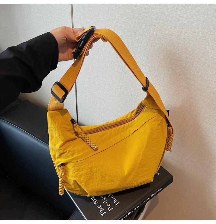 Canvas bag women's large-capacity new autumn and winter versatile casual shoulder messenger bag premium dumpling bag