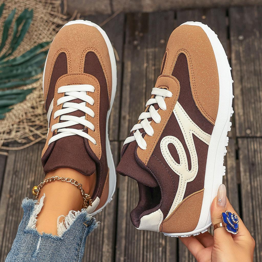 Fashion Large Size Women Casual Sneakers Lightweight Outdoor Sneakers Women Spring Autumn New Lace Up Comfortable Designer Shoes Women