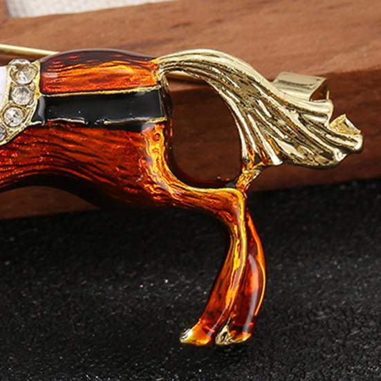 1/2Pcs Vintage Running Horse Brooch Sweater Cardigan Coat Business Suit Animal Lapel Pin Men Women Fashion Jewelry Clothing Accessories