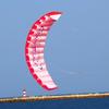 Großer Outdoor-Stranddrachen mit Steuerstange Professionelles Kitesurf-Spielzeug Wiederverwendbarer Folien-Sportdrachen für Strand-Sportspiele