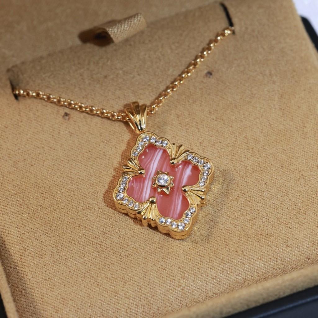 Collana stile palazzo retrò con guscio di quadrifoglio spazzolato al diamante, collana bifacciale in agata e polpa di giada, realizzata in materiale V-gold
