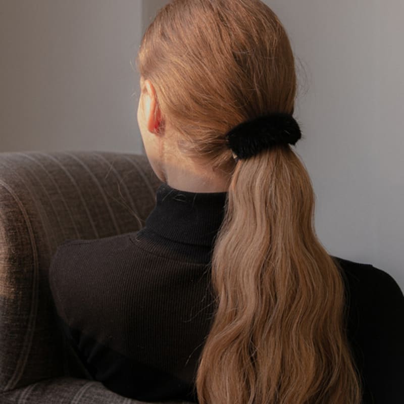 Jean Paul Clarisse Mink Half Moon Banana Pin JP-22-197BA