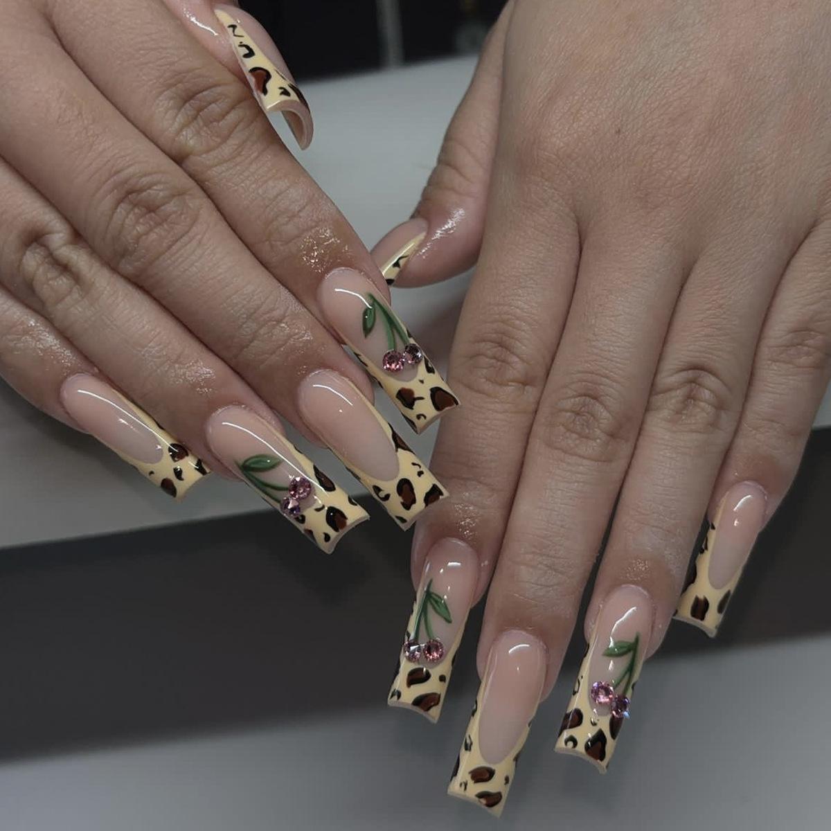 

Leopard Print Rhinestone Coffin Press-On Nails: European & American Style