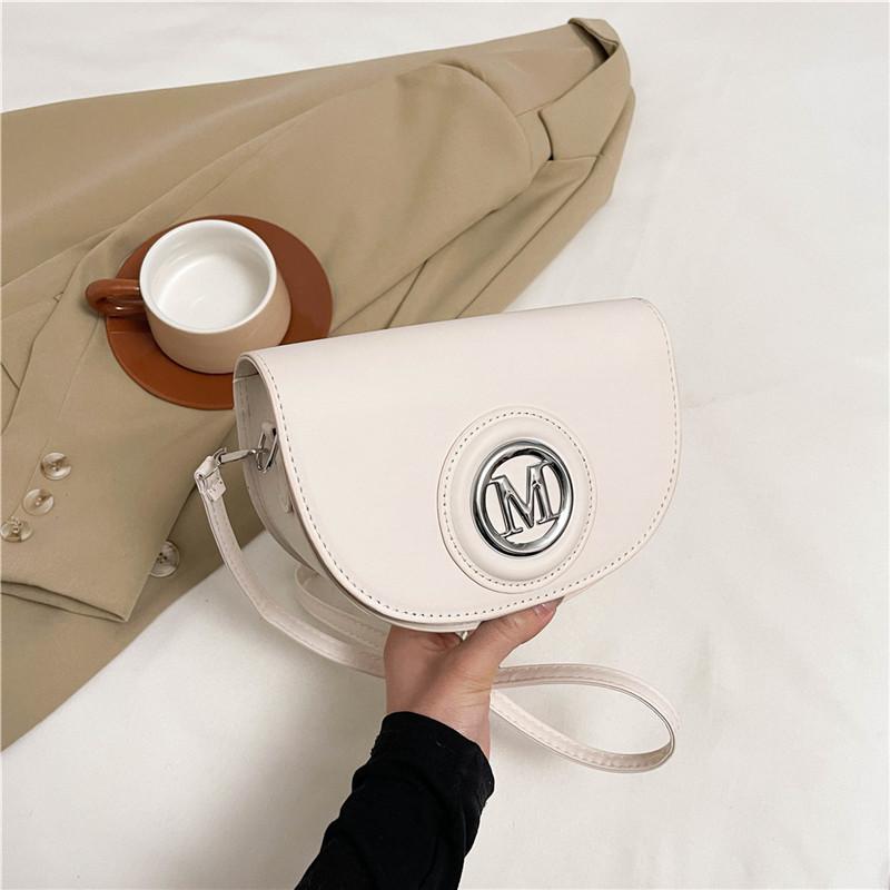 Versatile messenger bag 2025 spring and summer new saddle bag shoulder armpit bag fashion casual handbag