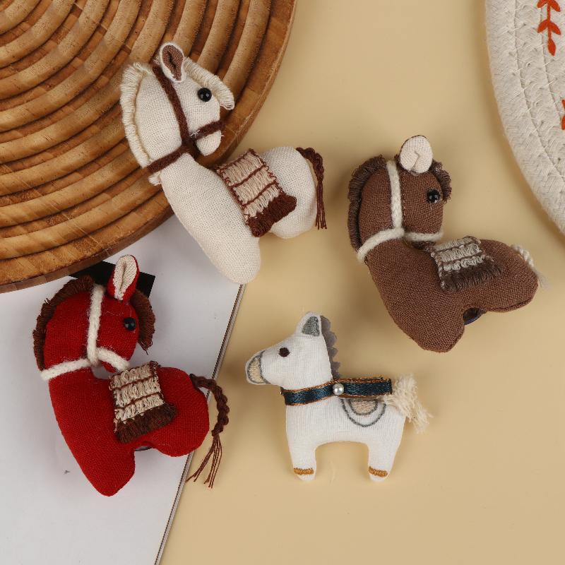 Year Of The Horse New Year Festive Doll Brooch Chinese Style Pony Badge Zodiac Schoolbag Decor Gift