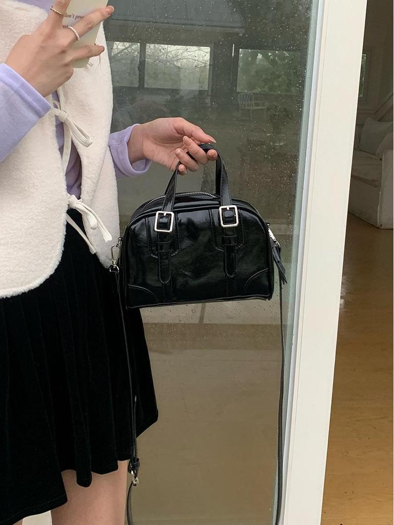 Women's 2025 Retro Black Korean Shoulder & Messenger Bag - Autumn/Winter Collection