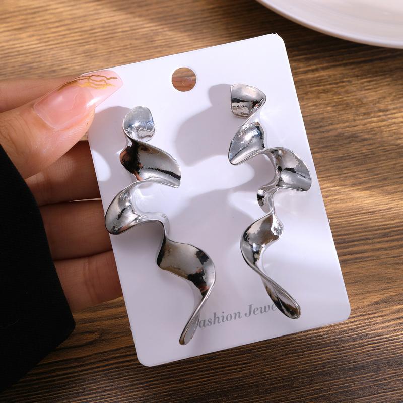 Vintage Punk Irregular Metal Twisted Long Drop Earrings for Women Creative Geometric Gold Color Waves Earrings Jewelry