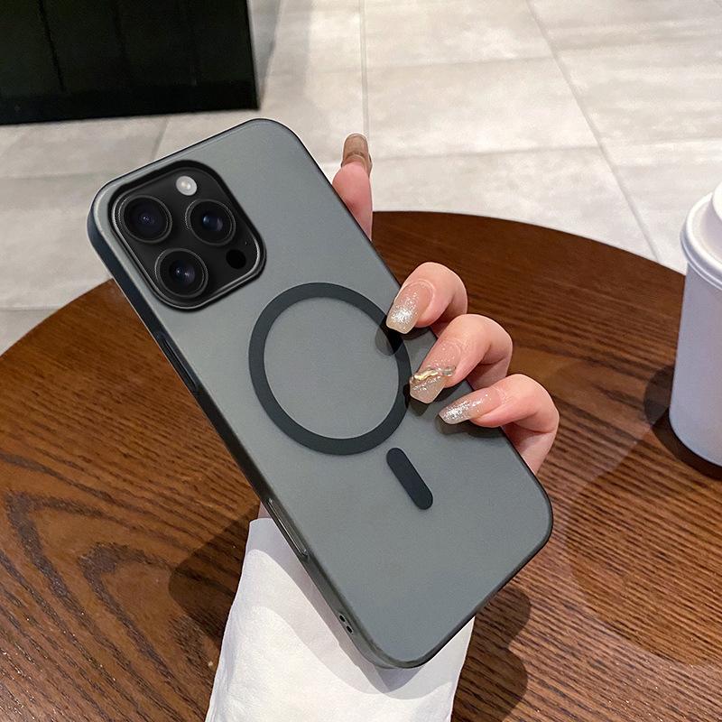 Applicable to iPhone17PROMAX mobile phone case, ice mist magnetic suction ultra-thin matte PC Apple 16E/15 hard defense 11/X