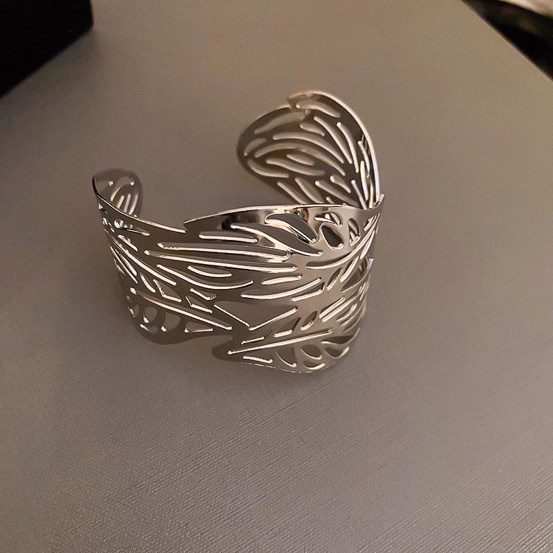 

European and American open arm ring bracelet high sense niche versatile bracelet exaggerated personality fashion jewelry women