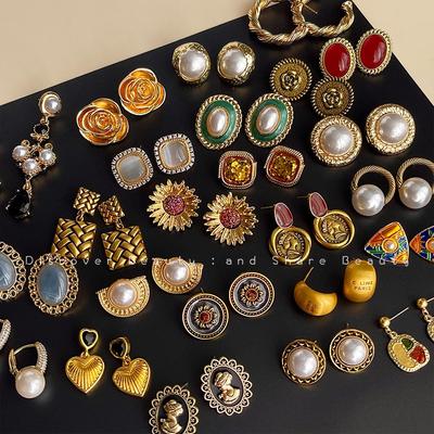 Вінтажні середньовічні сережки-пусети з перлами: Дизайн у стилі ретро з ефектом крапель олії, з висококласним відтінком та унікальною особистістю