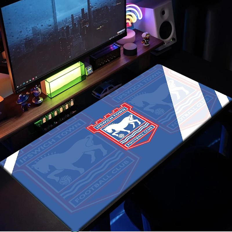 Tappetino per mouse con stemma dell'Ipswich Town Football Club, base in gomma, tappetino da scrivania per esports, tappetino per mouse per giocatori e uso in ufficio, scrivania da gioco, tappetino facile da pulire