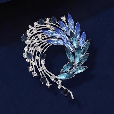 Retro Phoenix Tail Brooch, High-end Women's Light Luxury Design Sense, Flower Brooch, Elegant and Fashionable Crystal Brooch