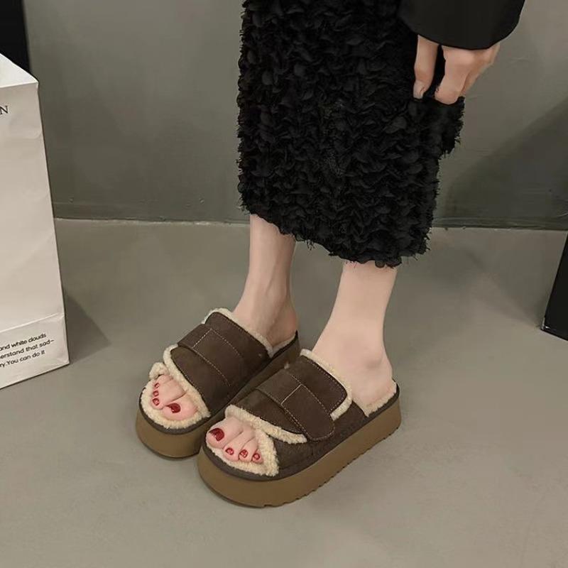 Wearing fluffy slippers for women's autumn and winter new lamb fluff thick bottom casual retro one-word cotton mop