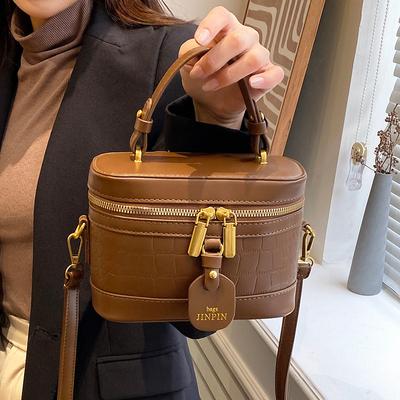 Sac Seau à Fermoir Texture Luxe pour Femmes Sac Bandoulière Chic en PU Petit Sac de Maquillage de Voyage Nouvelle Mode