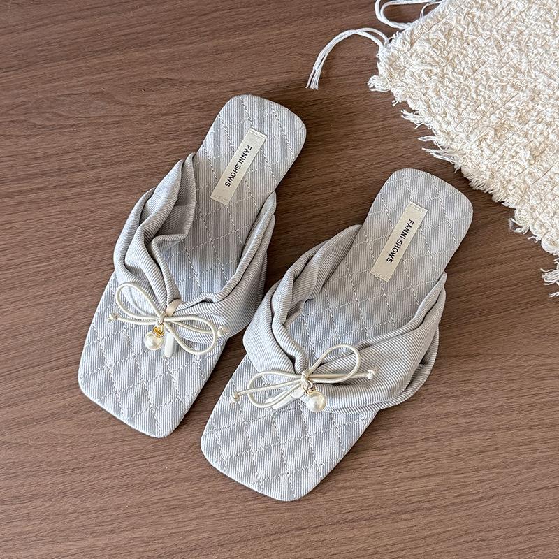

2025 new fashion one-word slippers women s summer wear comfortable soft leather low-heeled pleated open-toed cool slippers 40 серый