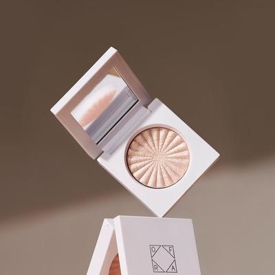 Makijaż – Bronzery i rozświetlacze