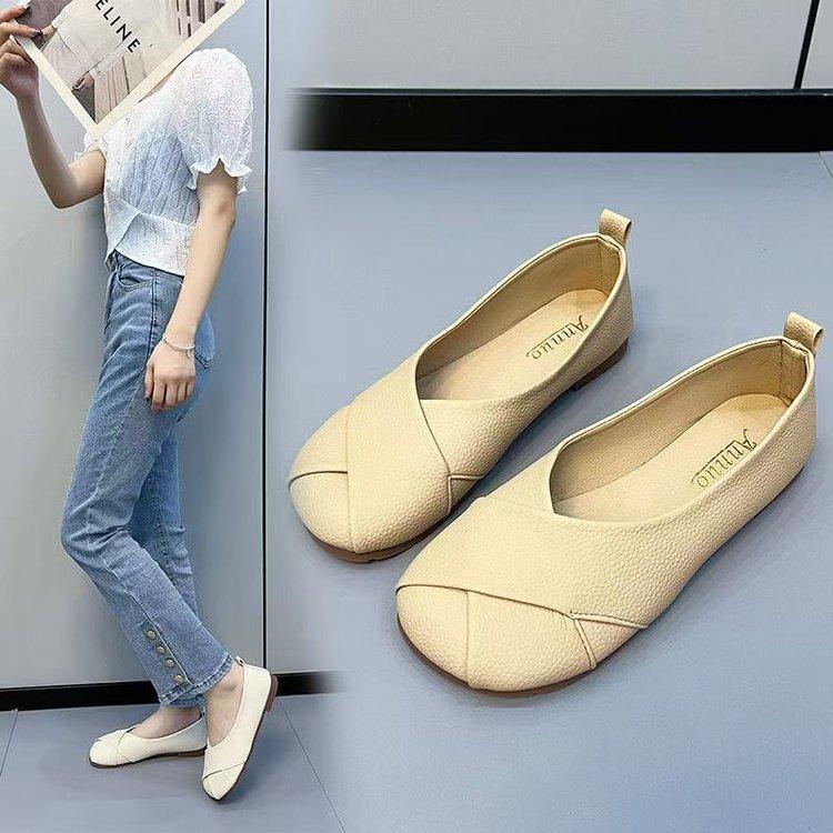 French retro soft-soled single shoes women's 2025 new autumn soft leather shallow mouth flat-soled grandma shoes with skirts Doudou shoes