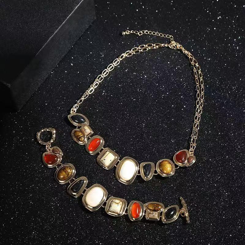 1 Stück Persönlichkeit Punk Metall Vergoldet Unregelmäßige Halskette Schmuck Boho Ethnischer Stil Vintage Harzstein Armbänder Für Frauen