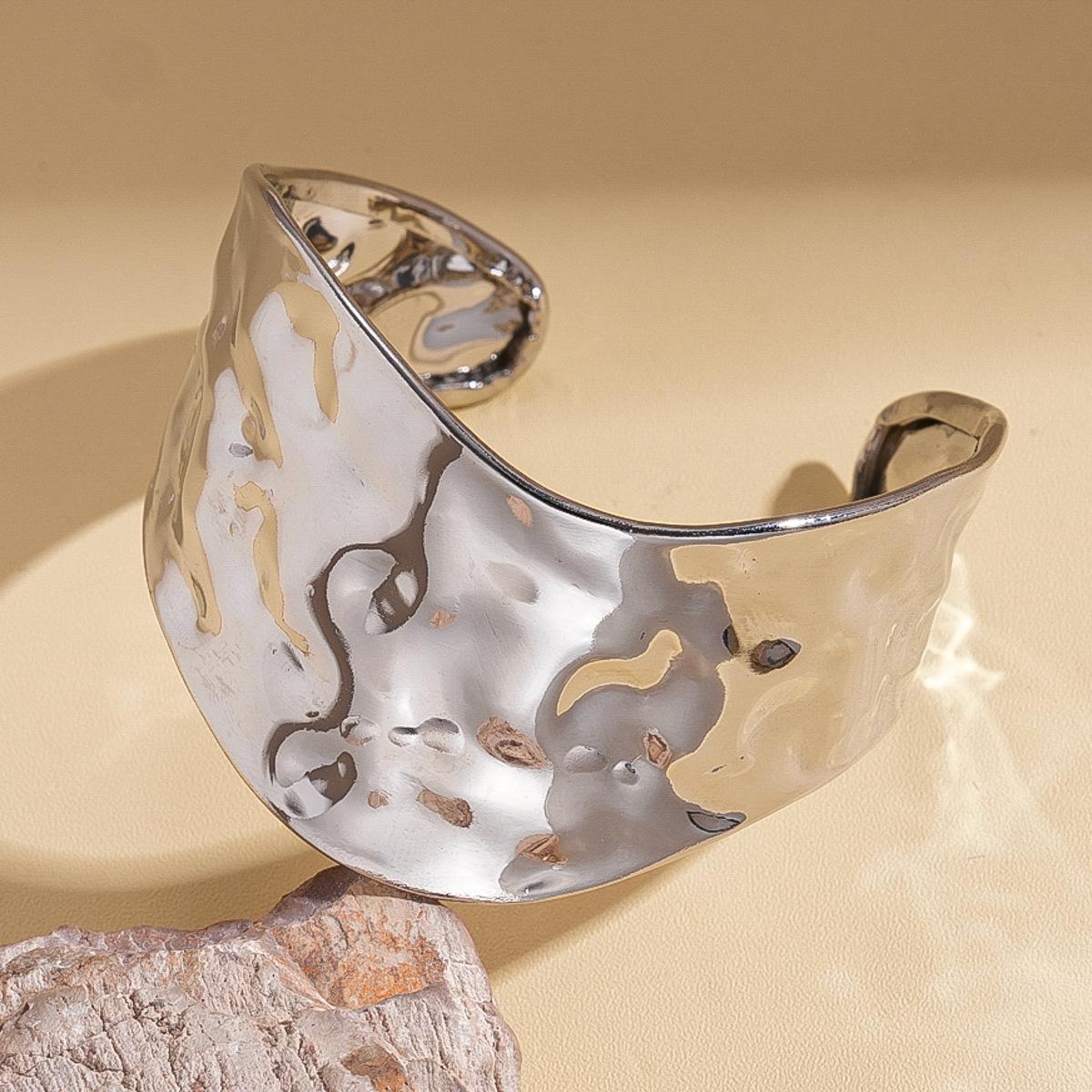 

Irregular pleated wavy open bracelet niche exaggerated simple jewelry