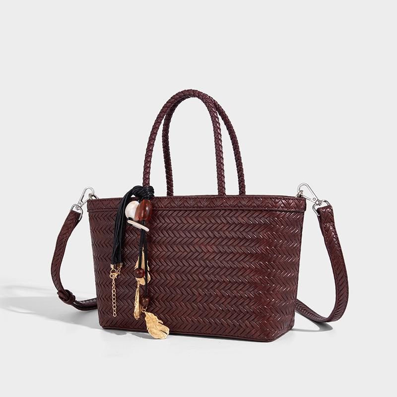 High-end Handheld Woven Bag for Women 2025 New Trendy Fashion Versatile Commuting Shoulder Crossbody Bag