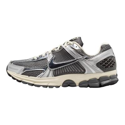 Sneakers Uomo Zoom Vomero 5 Grigio Ferro Cromo Argento Metallizzato Latte di Cocco IM3486-001