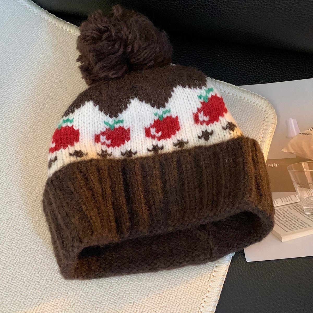 

Fair Island wind red cherry hairball wool hat female cute cold and warm mountaineering ear protection knitted hat M（56-58cm） темно-коричневого кольору