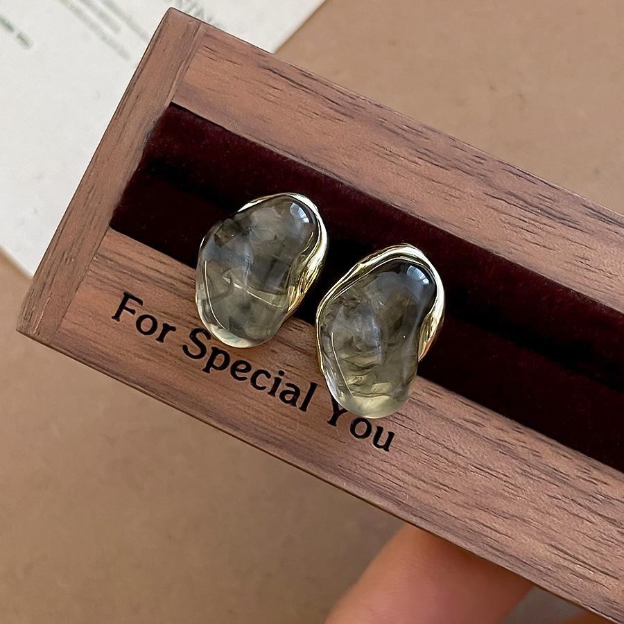 High-End Retro Resin Marbled Geometric Stud Earrings: Unique and Fashionable Accessories
