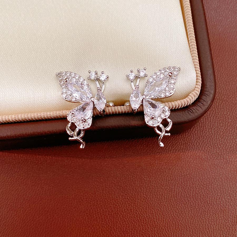 Zircon Butterfly Rhinestone Ear Clips: No-Pierce, Lightweight, Fashionable Accessories for Women