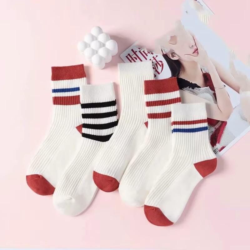 

5 Pairs Women s Mid-Calf Smiling Tube Print Sports Socks Comfortable Soft round Neck Stockings Cute Design One Size