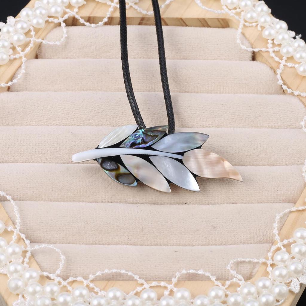 Women Necklace Natural Shell Necklace Flower-Shaped Drill Pendant Leather Cord 2MM Charms For Elegant Women Love Romantic Gift