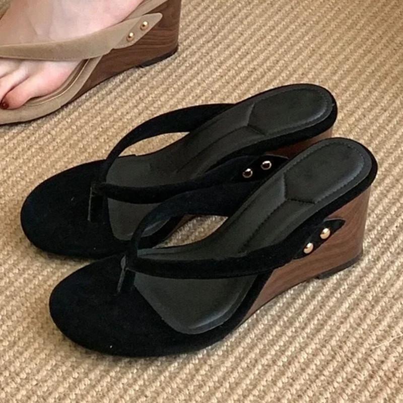 Fashion Metal Rivet Decoration Design Brand Slipper Women Summer Sexy Clip Toe Wedges Slide Sandals Comfortable Beach Flip Flops