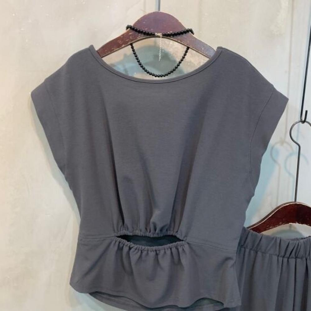 C S In The Room ladieS PendanT neCklaCe And ShirrIng baCk SliT T ShirT Long SkrT
