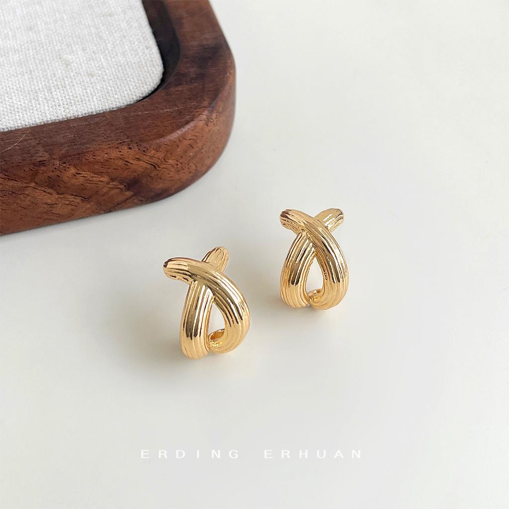 Fashion texture sense European and American style cross earrings design sense personality versatile curved fishtail high sense earrings
