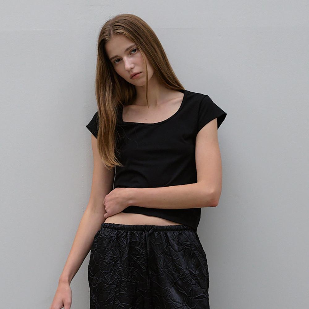 NOEUD Lean U-Neck Tee (Black)