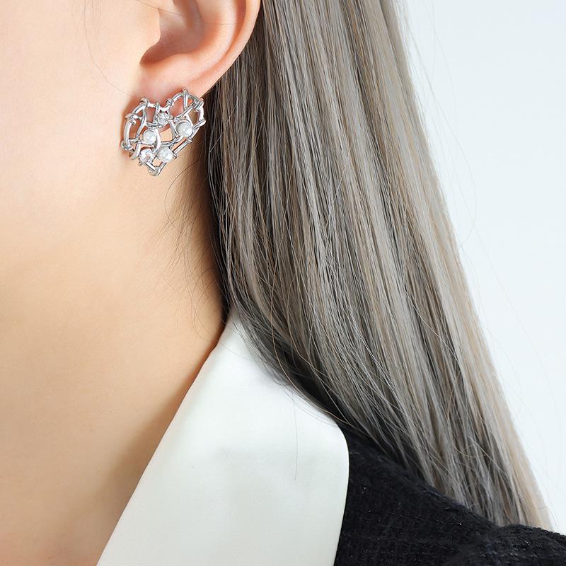 Stylish Heart-Shaped Zircon and Rhinestone Imitation Pearl Earrings in Brass