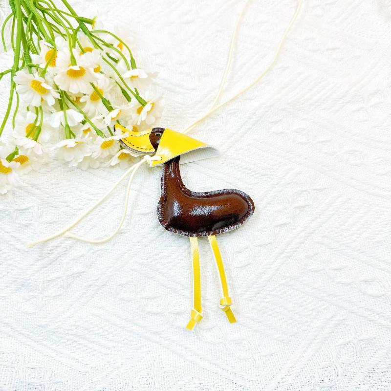 1Pcs Cartoon Car Keyring Pu Duck Keychain Leather Material Yellow Duck Pendant Lightweight Hanging Rope Handbag Accessory