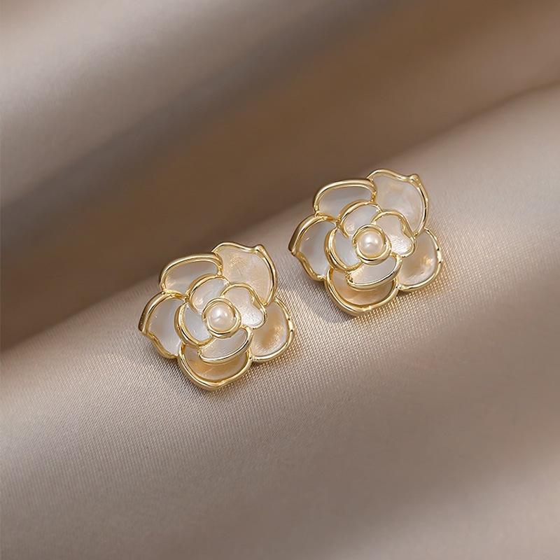 Versatile Bow Girl Earrings with Elegant Geometric Shapes, Personalized and Trendy Earrings for Women