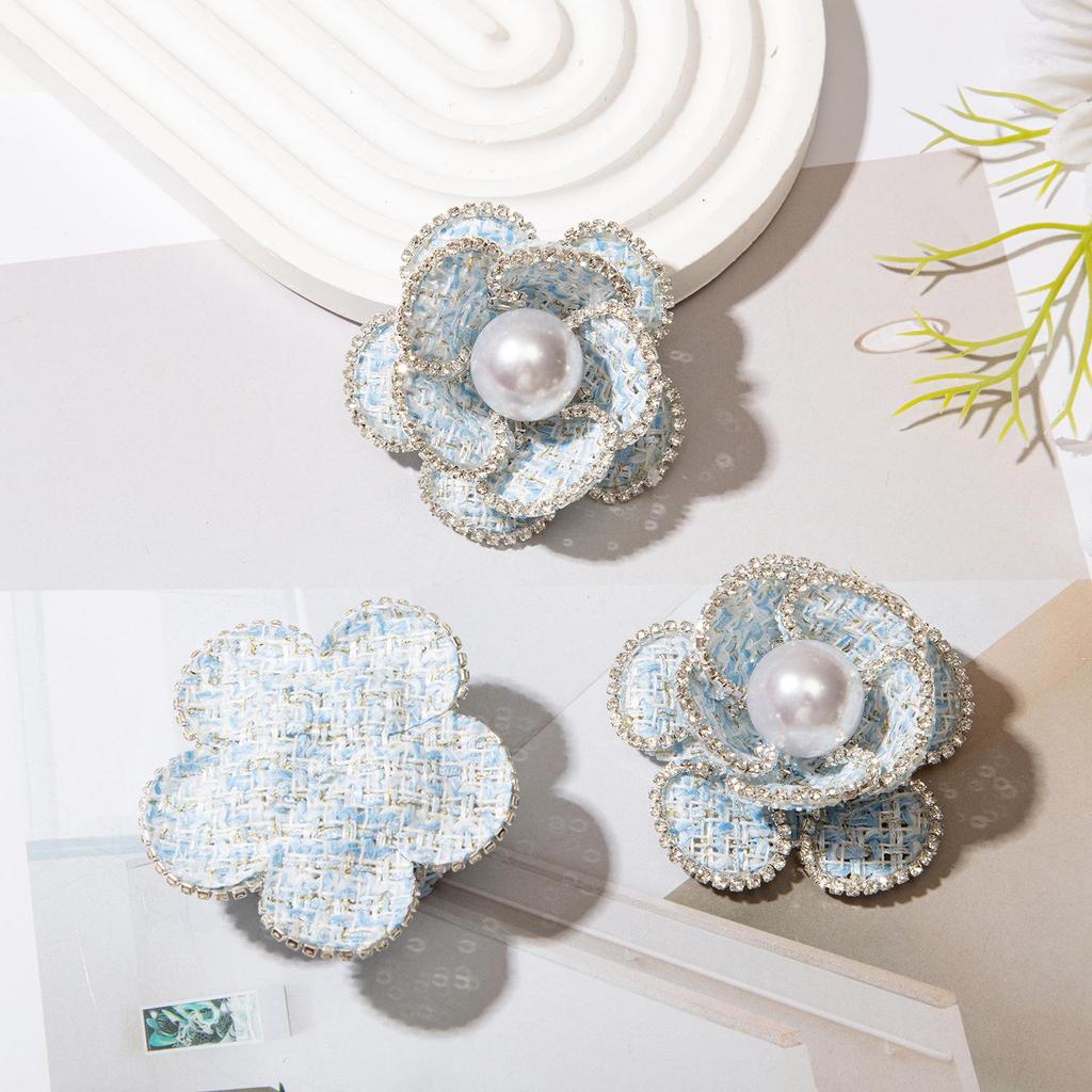 Handmade Korean Camellia Brooch: Elegant Women's Fashion Pin