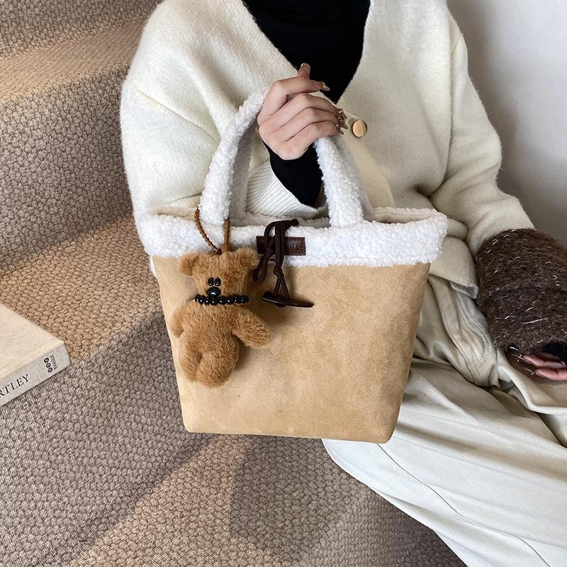 Niche Plush Hand Carrying Bucket Bag Women's Autumn and Winter New Retro Commuting Small Bag