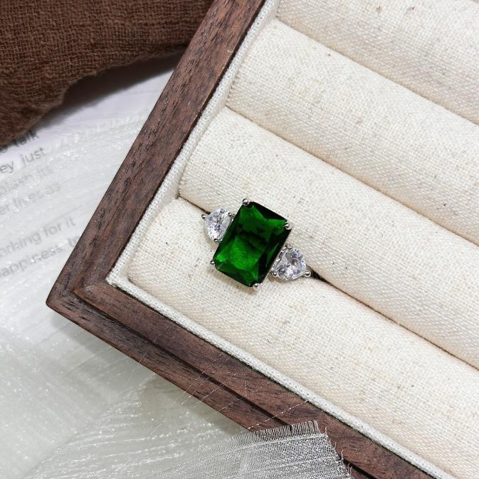 Hot Selling Seiko Heart Edge Diamond Square Zirconium Color Treasure Ring Luxury High Carbon Diamond Ring