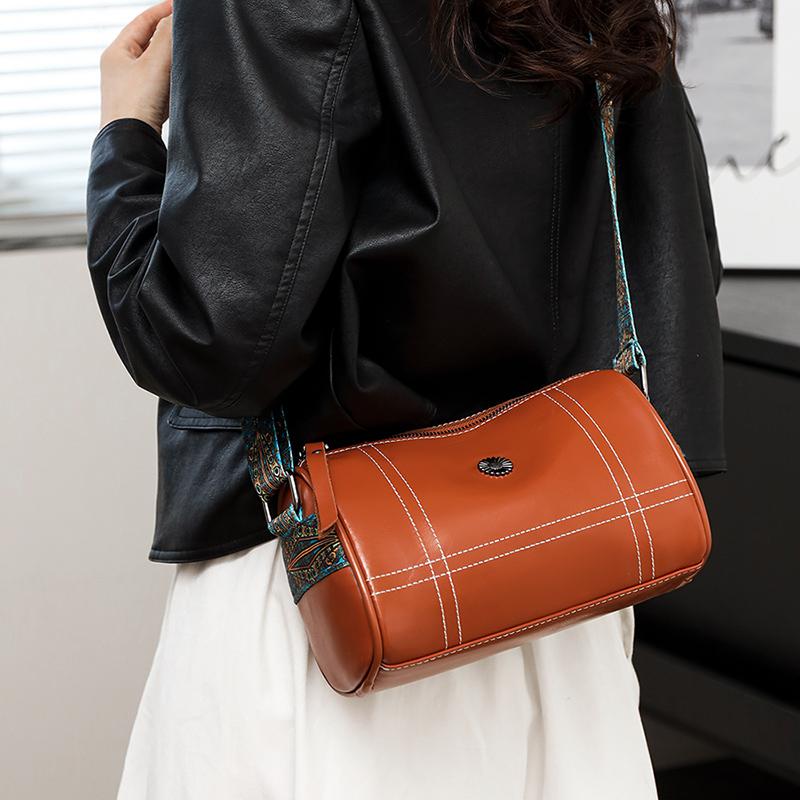 Модная маленькая сумочка с рисунком масла и воска — фото 10