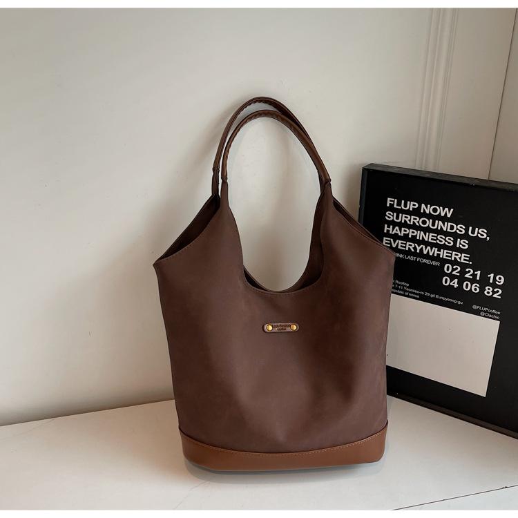 Retro Large Capacity Tote Bag Women's 2025 Autumn and Winter New Commuter Underarm Bag Fashionable Casual Personality Shoulder Bag