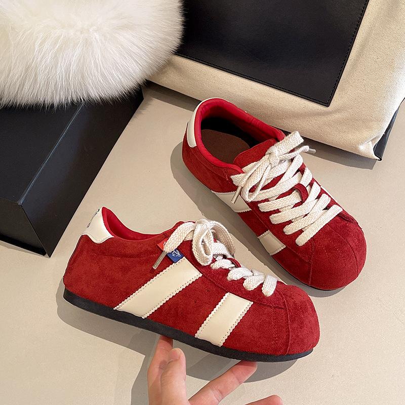 Ретро повседневные кеды женские осень 2025 новые черные универсальные спортивные туфли нишевые красивые модные повседневные туфли 35