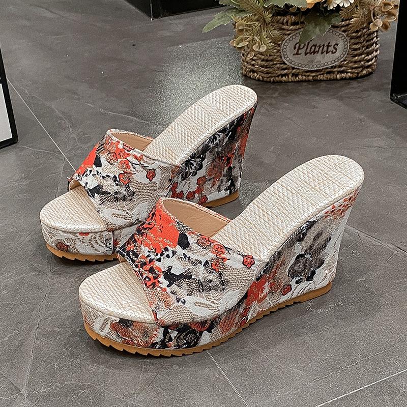 Large size women's shoes summer new solid color wedge heel large size cool slippers women's fashion outer sandals