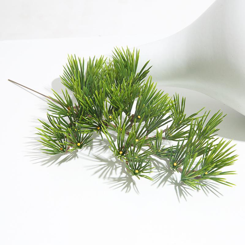 Ramură Artificială de Pin cu Frunze de Arțar și Accente de Chiparos